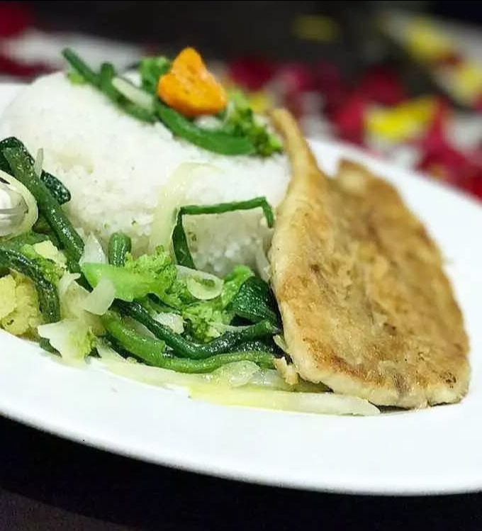 grilled fish fillet & rice & steamed veg25k.png